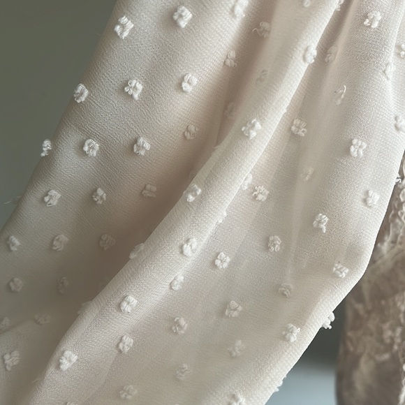 Mystree cream colored sheet top - Picture 3 of 6